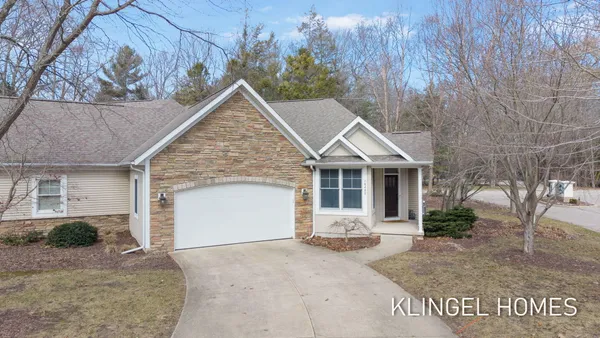 $649,500 | 16480 Springvale Court, Spring Lake, MI 49456