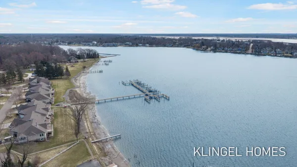 $649,500 | 16480 Springvale Court, Spring Lake, MI 49456