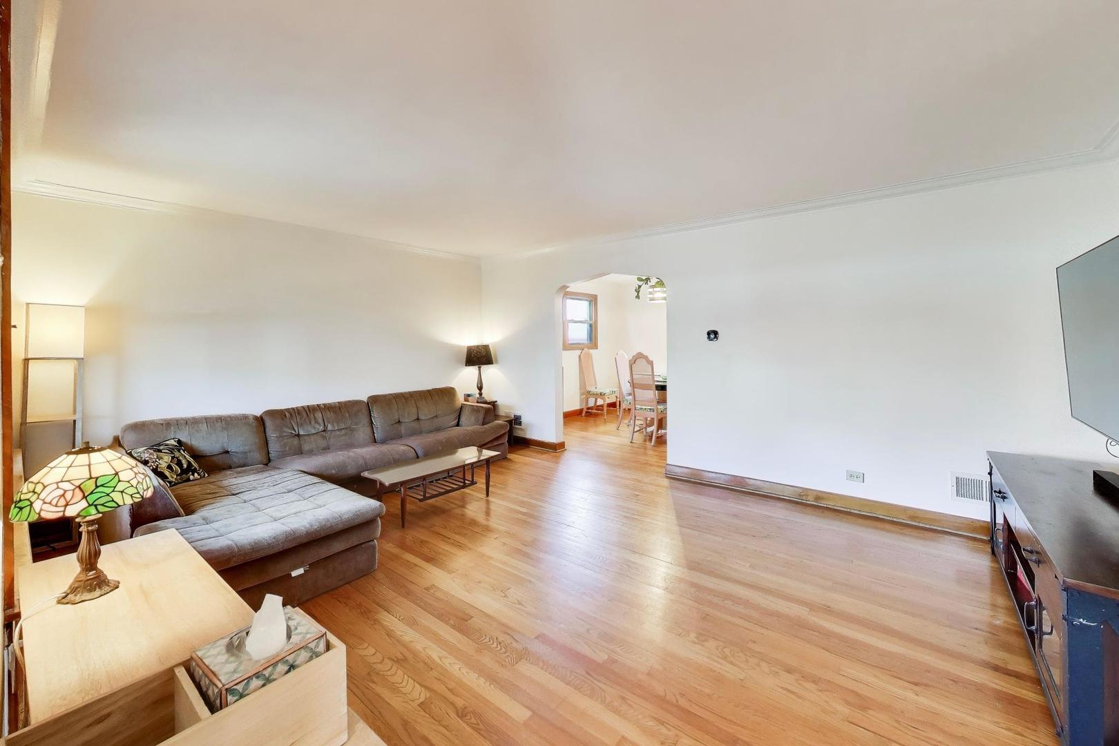 1811 Maple Avenue Berwyn, IL 60402 - Photo 5 of 31 a living room with furniture and a wooden floor