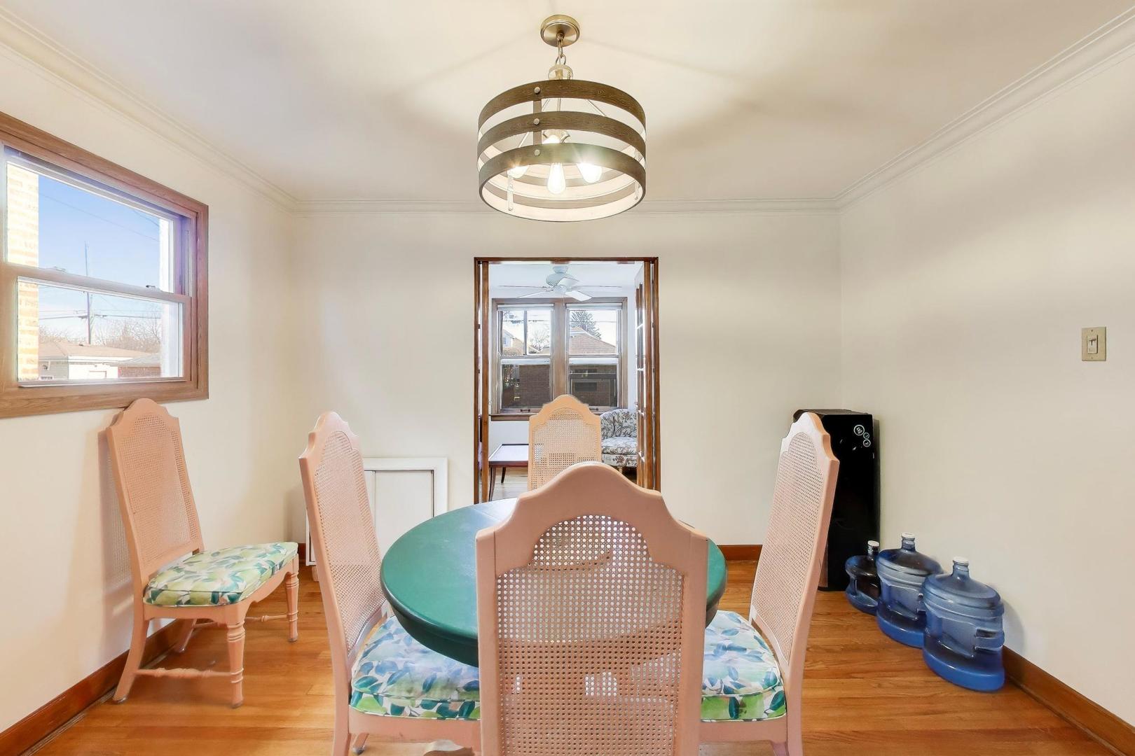 1811 Maple Avenue Berwyn, IL 60402 - Photo 7 of 31 a living room with furniture and a window
