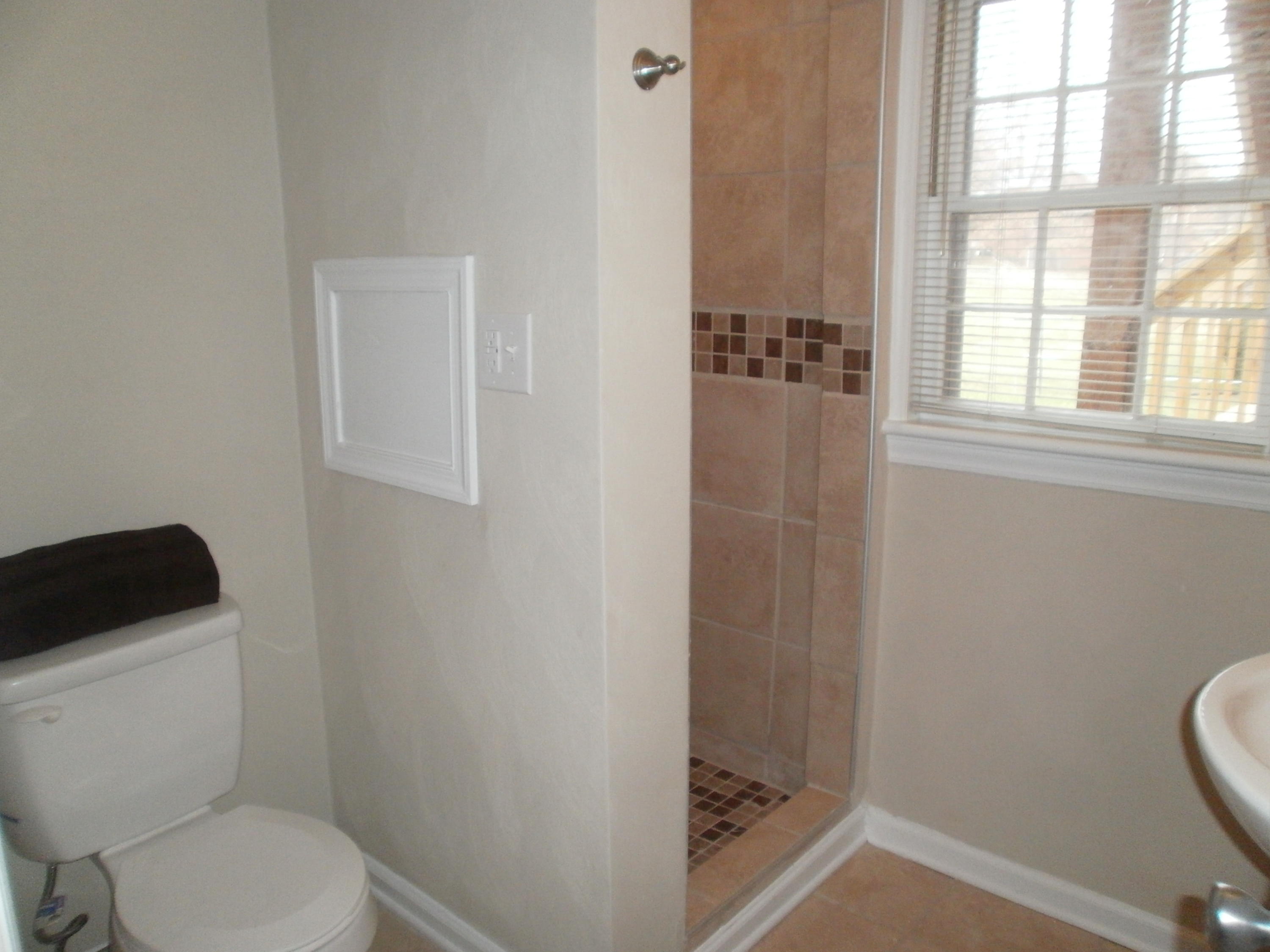 5701 Castle Rock Road Roanoke, VA 24018 - Photo 22 of 35 Lower Bathroom