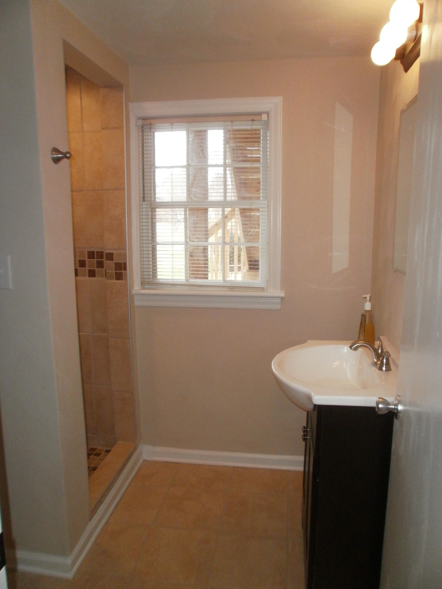 5701 Castle Rock Road Roanoke, VA 24018 - Photo 23 of 35 Lower Bathroom