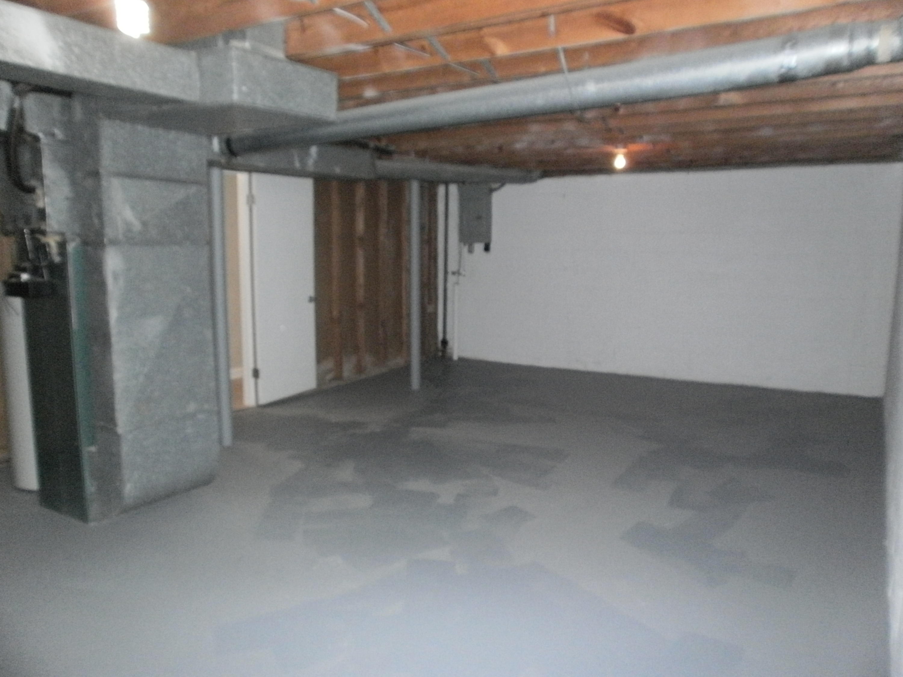5701 Castle Rock Road Roanoke, VA 24018 - Photo 28 of 35 Utilities/Laundry/Storage
