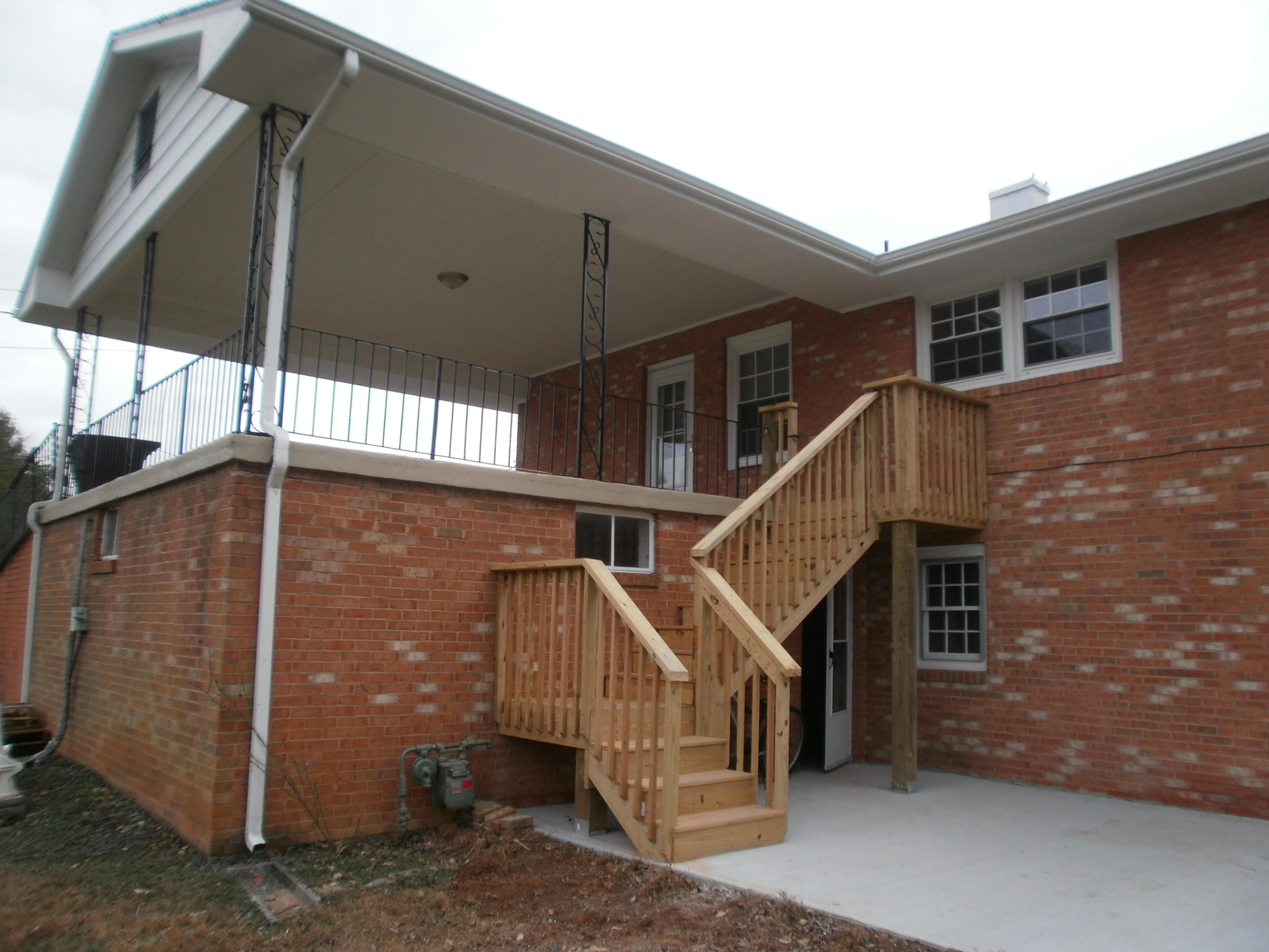 5701 Castle Rock Road Roanoke, VA 24018 - Photo 32 of 35 Patio/Stairs/Carport