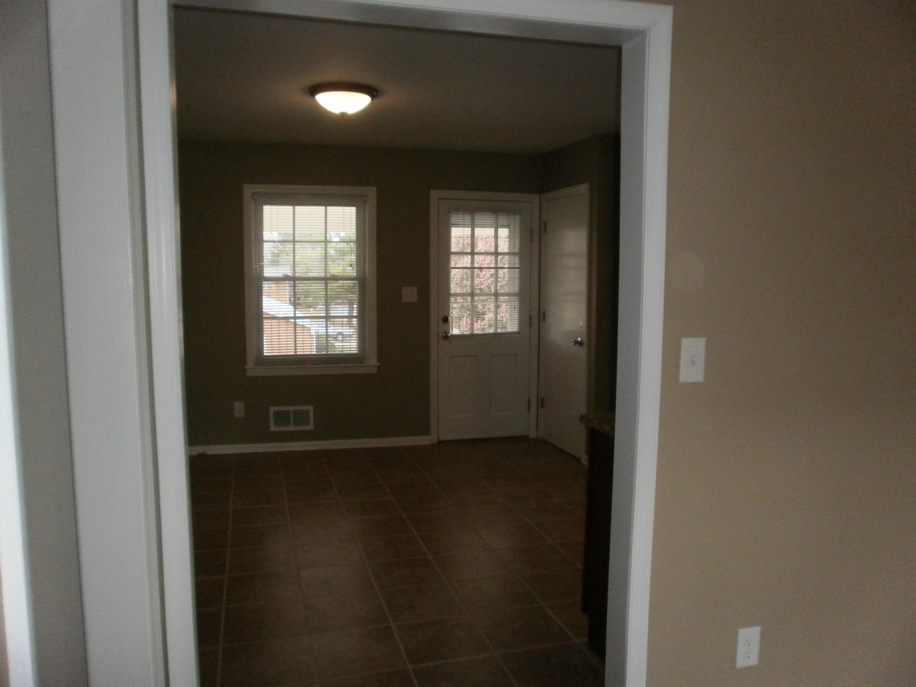 5701 Castle Rock Road Roanoke, VA 24018 - Photo 7 of 35 Eat Area fm Lvng Rm