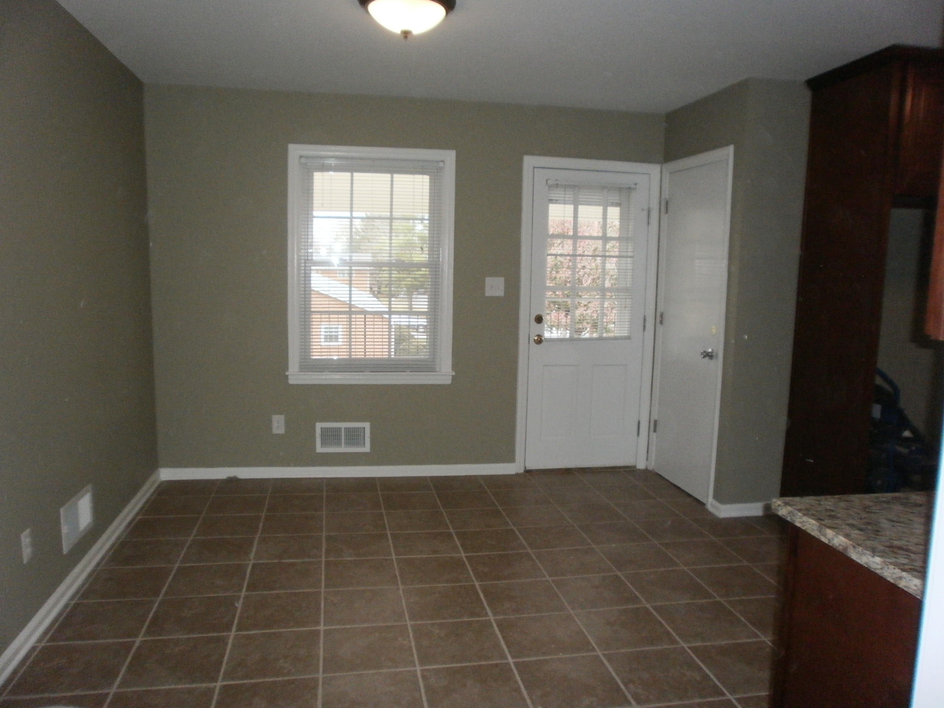 5701 Castle Rock Road Roanoke, VA 24018 - Photo 9 of 35 Dining Area