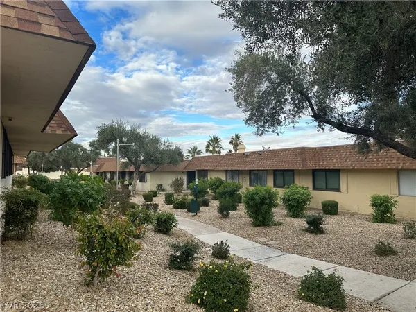 $1,700 | 2748 Heritage Court, Las Vegas, NV 89121