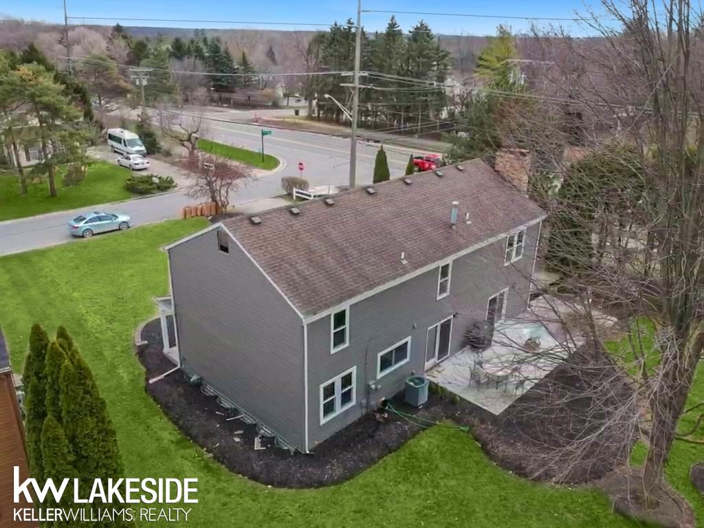 1005 East Fairview Lane Rochester, MI 48306 - Photo 5 of 35 50008678-6.JPG
