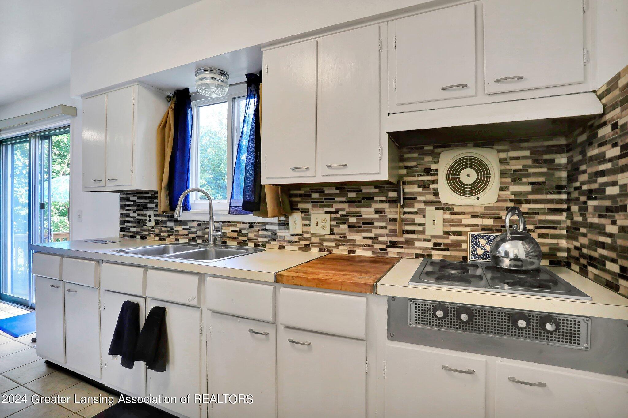 3301 Risdale Avenue Lansing, MI 48911 - Photo 10 of 30 13-web-or-mls-Open Ended Media-13