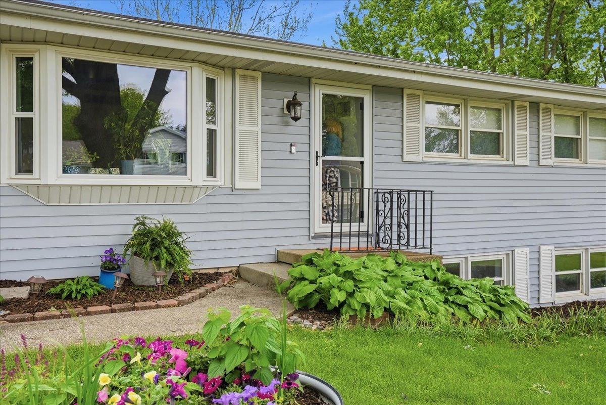 709 Kathleen Drive Normal, IL 61761 - Photo 3 of 41