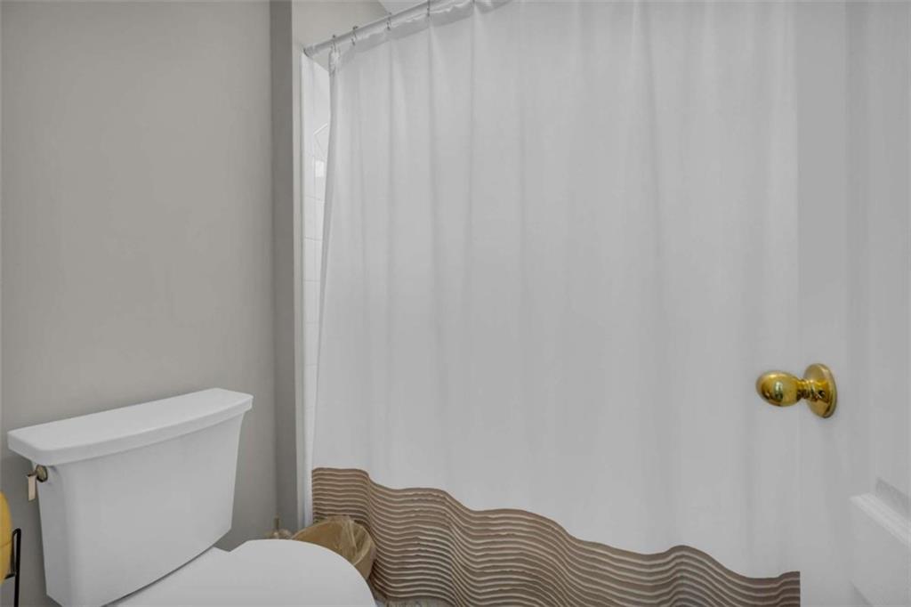 3540 Sentry View Trace Suwanee, GA 30024 - Photo 26 of 70 a bathroom with a toilet