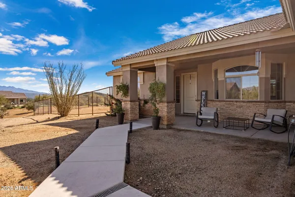 a view of a house with outdoor space