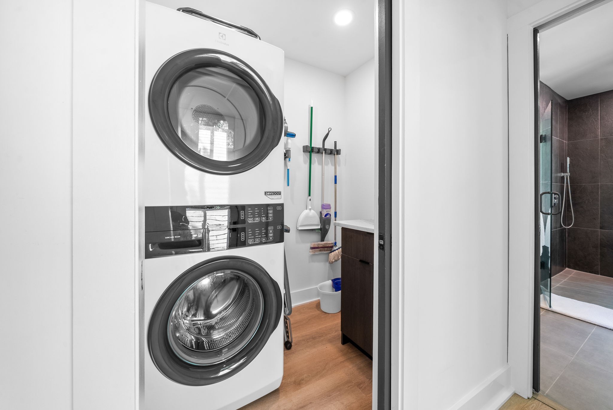 301 Apache Trail Cadiz, KY 42211 - Photo 20 of 47 a utility room with dryer and washer