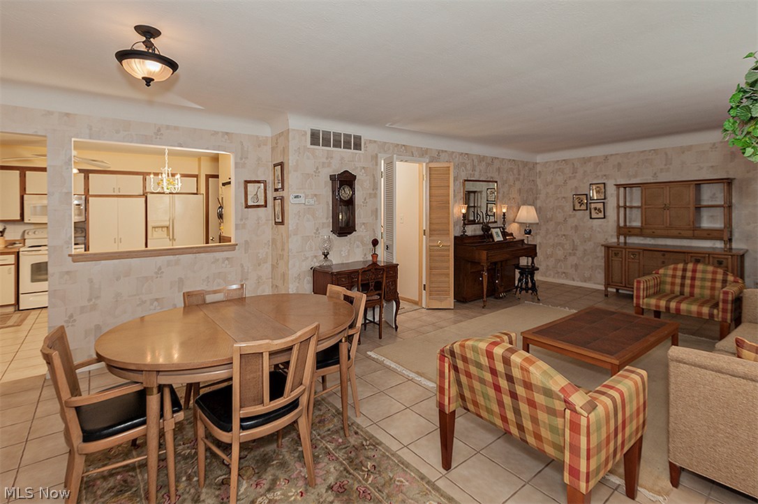 1977 Marshfield Road Cleveland, OH 44124 - Photo 5 of 18 Gallery Image 5