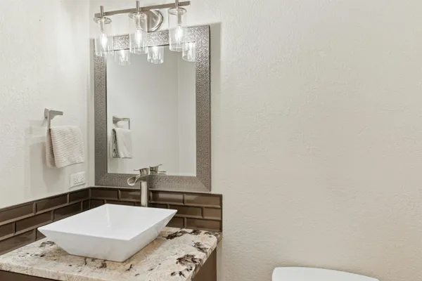 $699,000 | 407 Olympia Fields Street, Meadowlakes, TX 78654