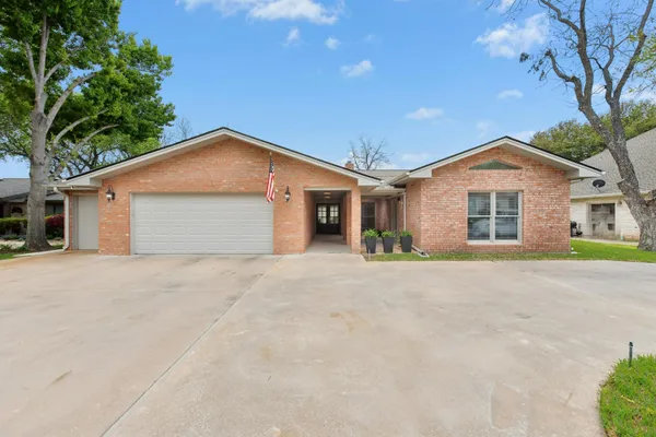 $699,000 | 407 Olympia Fields Street, Meadowlakes, TX 78654