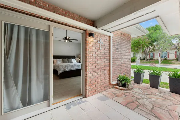 $699,000 | 407 Olympia Fields Street, Meadowlakes, TX 78654