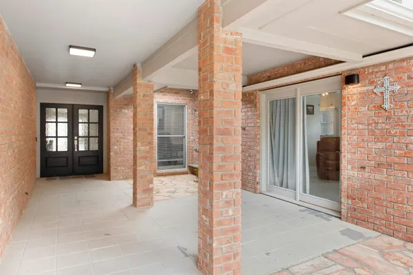 $699,000 | 407 Olympia Fields Street, Meadowlakes, TX 78654