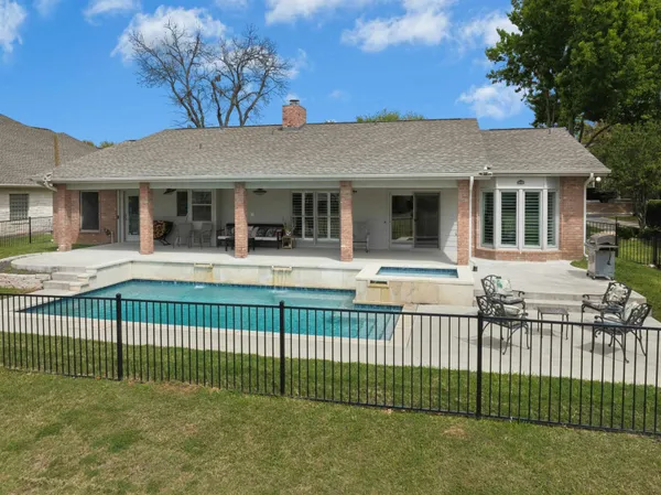 $699,000 | 407 Olympia Fields Street, Meadowlakes, TX 78654