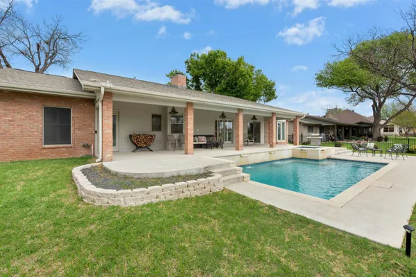 $699,000 | 407 Olympia Fields Street, Meadowlakes, TX 78654