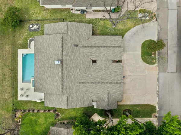 $699,000 | 407 Olympia Fields Street, Meadowlakes, TX 78654