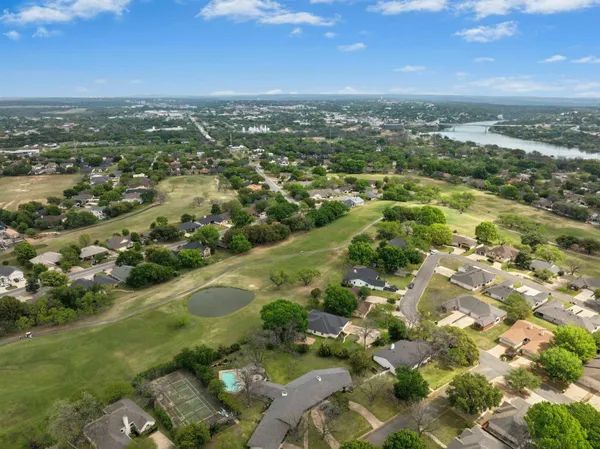 $699,000 | 407 Olympia Fields Street, Meadowlakes, TX 78654