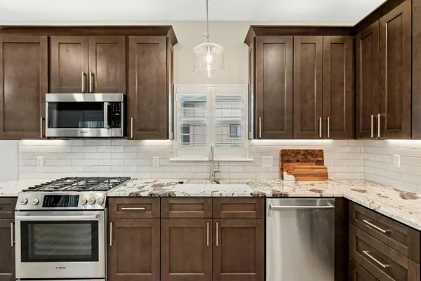 $699,000 | 407 Olympia Fields Street, Meadowlakes, TX 78654