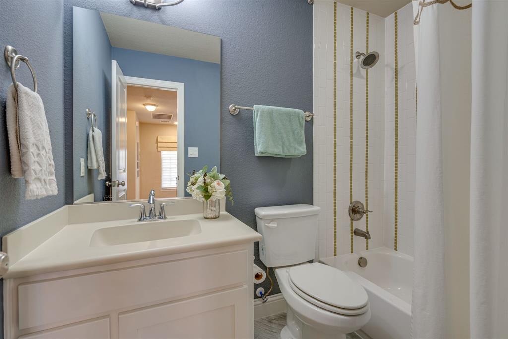 528 Sandy Lane Flower Mound, TX 75022 - Photo 26 of 40 Family bathroom