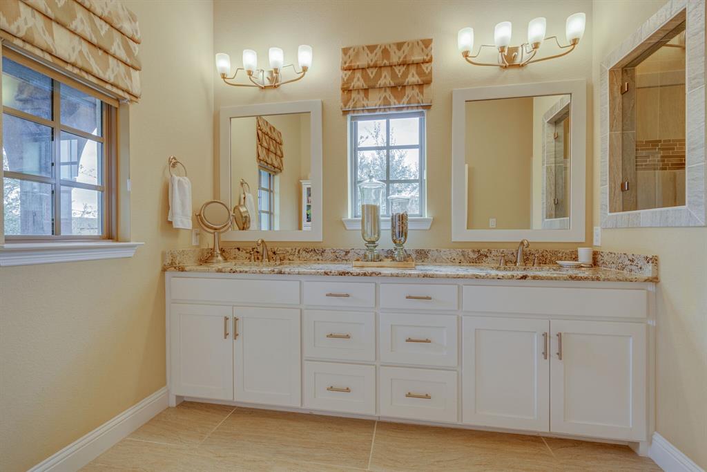 528 Sandy Lane Flower Mound, TX 75022 - Photo 31 of 40 Ensuite with Double sink