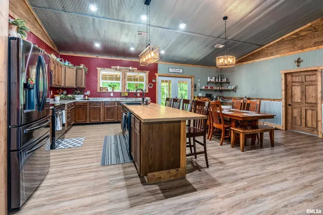 $725,000 | 2196 Wilderness Retreat Road, Jonesboro, IL 62952