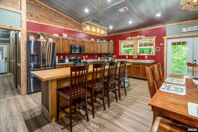 $725,000 | 2196 Wilderness Retreat Road, Jonesboro, IL 62952