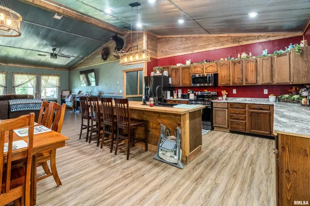 $725,000 | 2196 Wilderness Retreat Road, Jonesboro, IL 62952