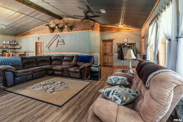 $725,000 | 2196 Wilderness Retreat Road, Jonesboro, IL 62952