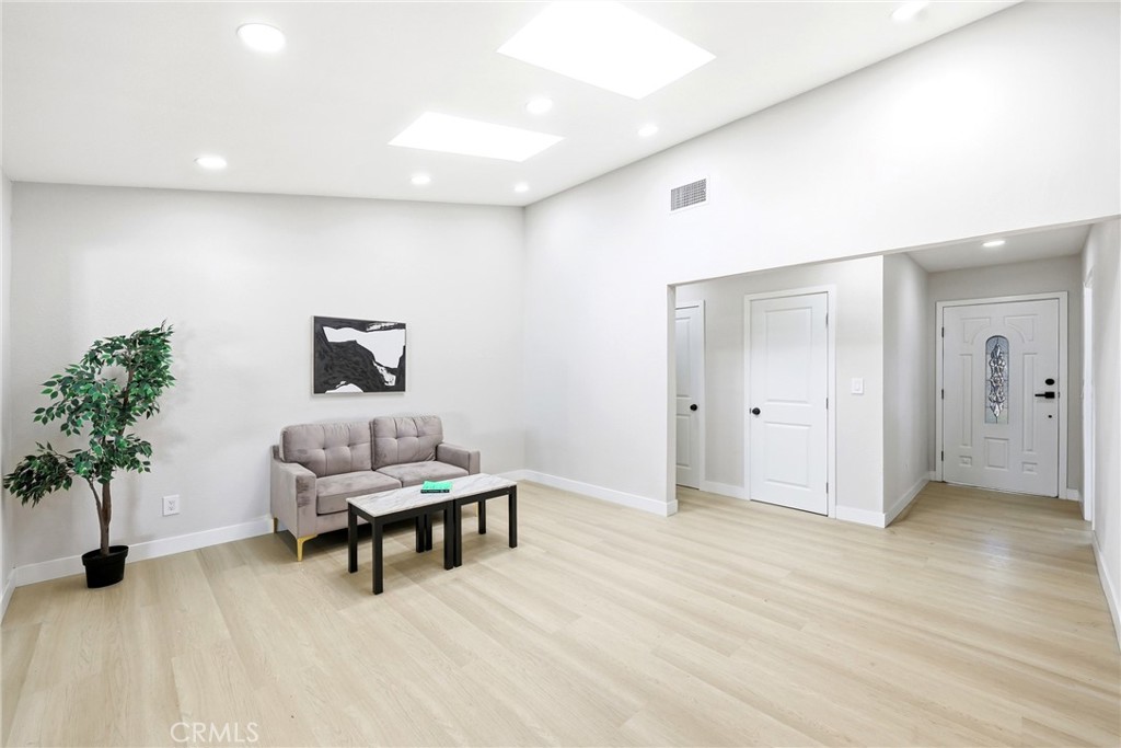 175 South Eucalyptus Avenue Rialto, CA 92376 - Photo 11 of 59