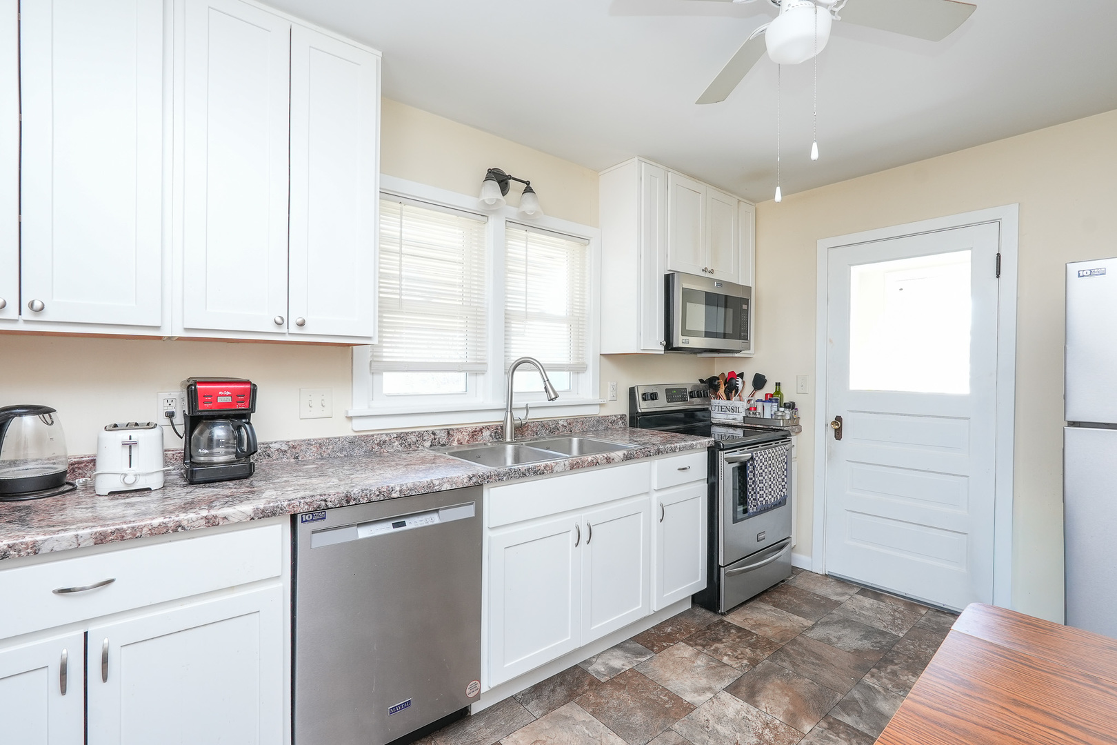 335 East Oak Street Watseka, IL 60970 - Photo 11 of 30