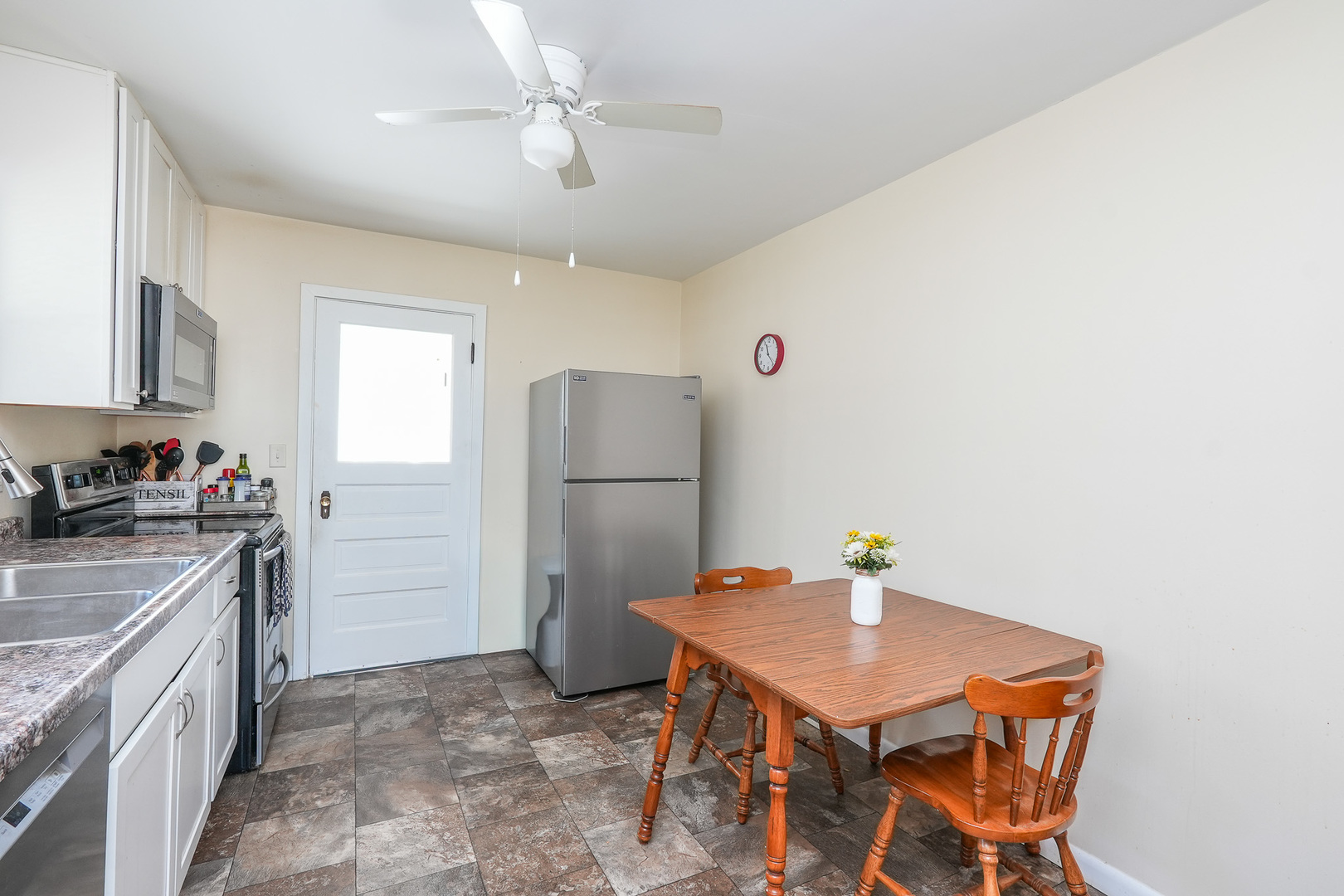 335 East Oak Street Watseka, IL 60970 - Photo 12 of 30