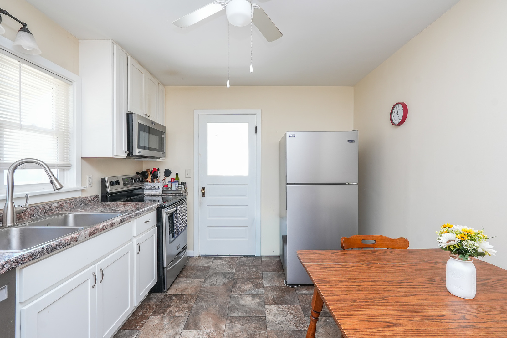 335 East Oak Street Watseka, IL 60970 - Photo 14 of 30