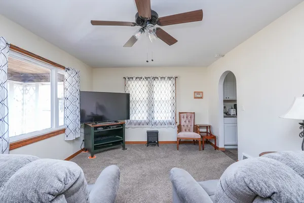 $120,000 | 335 East Oak Street, Watseka, IL 60970