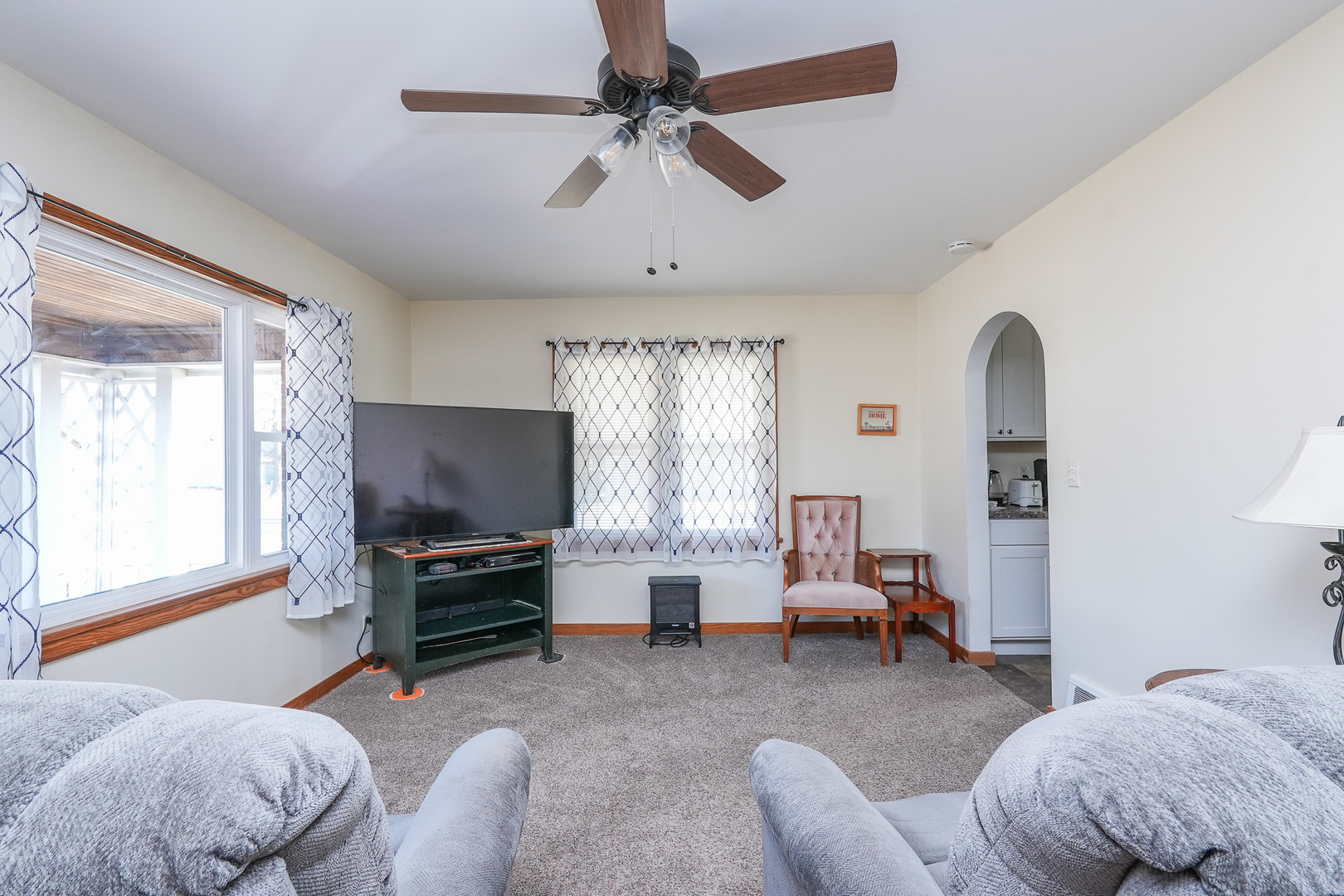 335 East Oak Street Watseka, IL 60970 - Photo 8 of 30