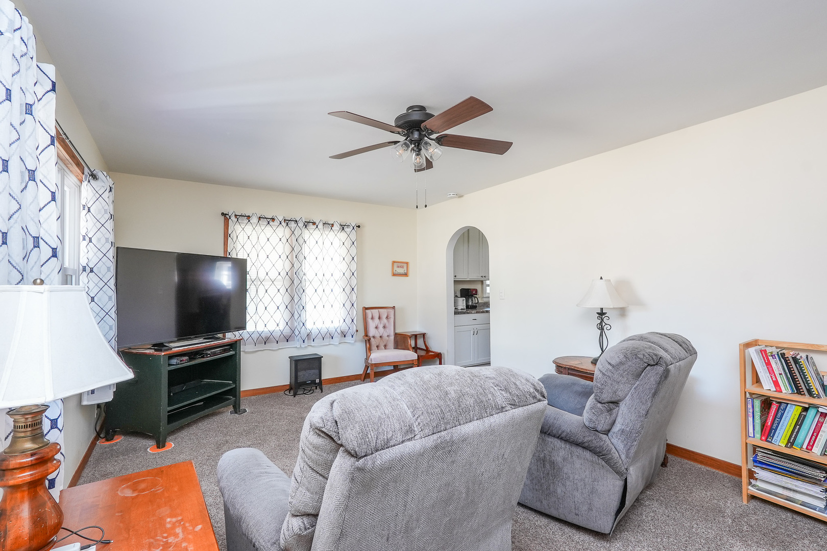 335 East Oak Street Watseka, IL 60970 - Photo 9 of 30