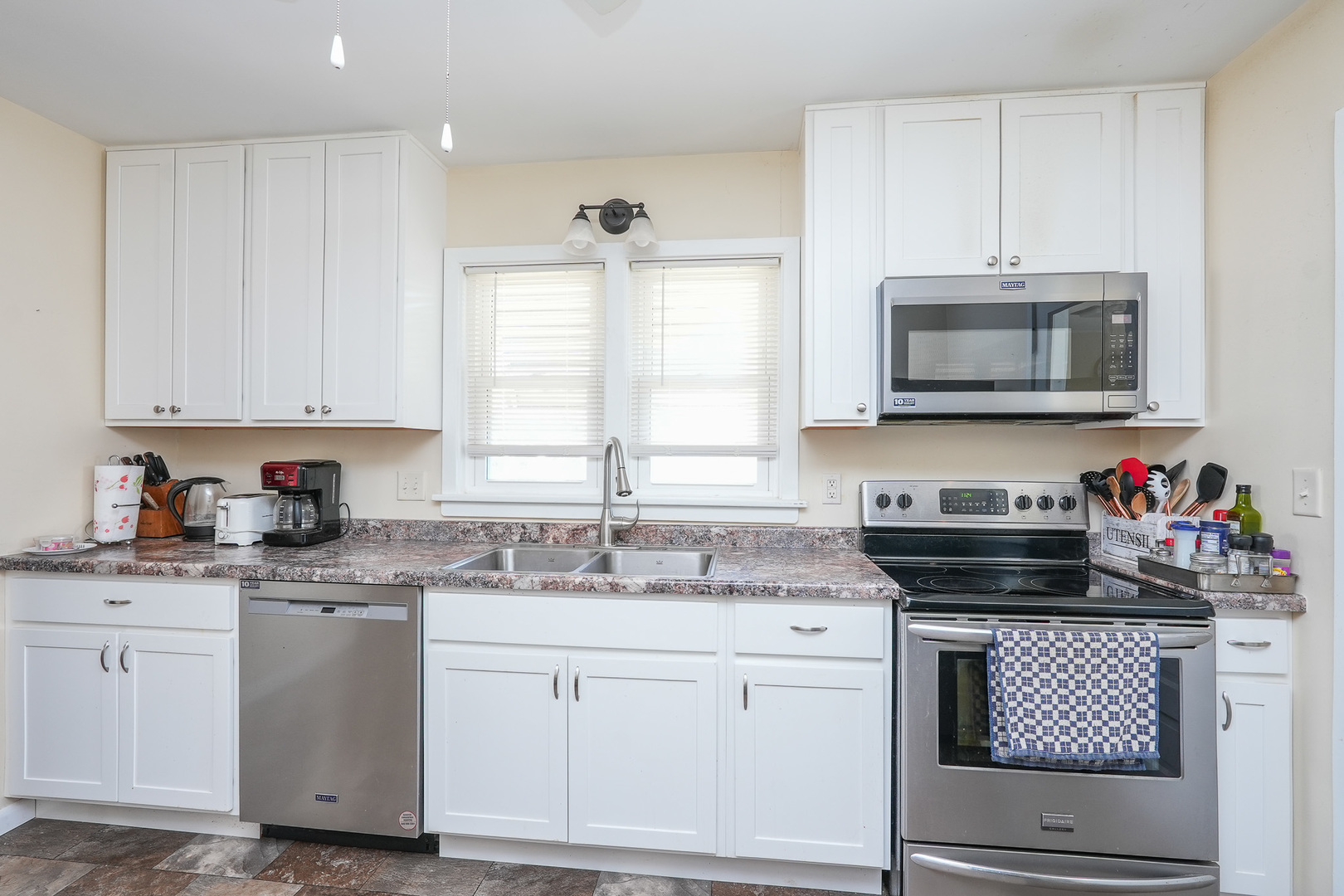 335 East Oak Street Watseka, IL 60970 - Photo 10 of 30