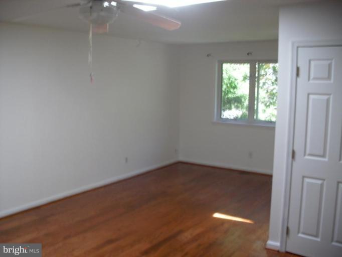 165 Southdown Road Edgewater, MD 21037 - Photo 7 of 13 Living Room