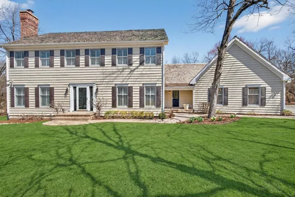 $929,000 | 25138 North Pawnee Road, Barrington, IL 60010