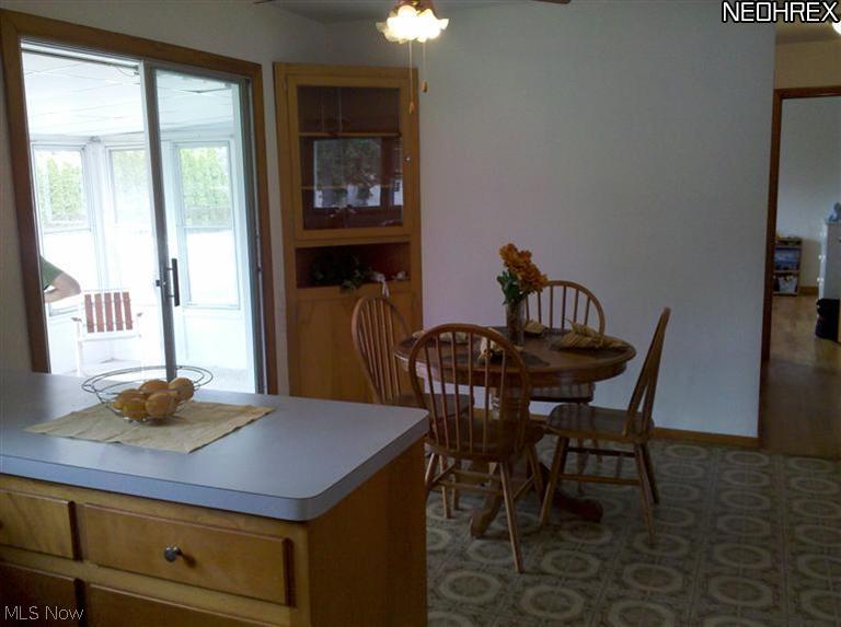 1098 Oak Tree Road Akron, OH 44320 - Photo 10 of 21