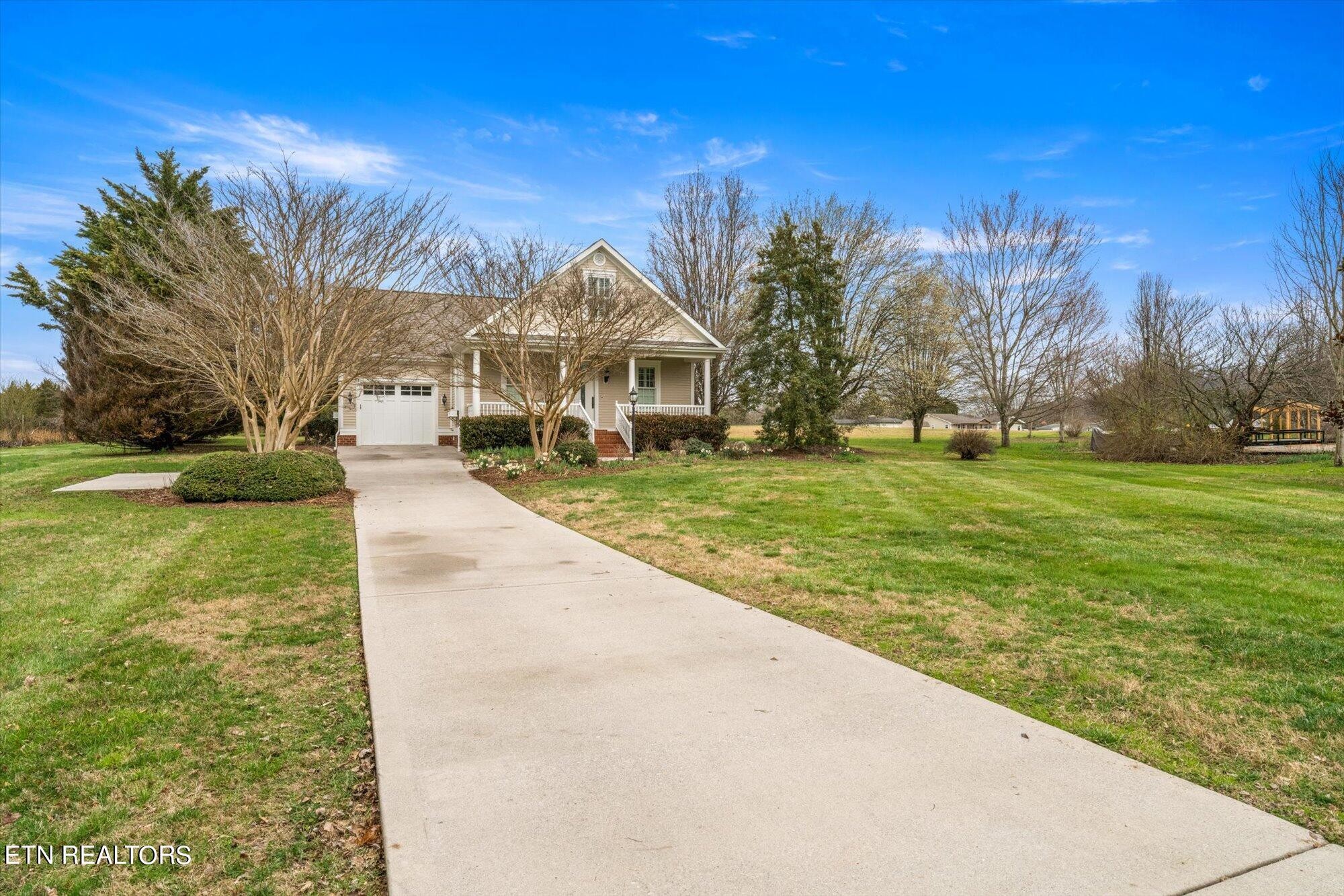 7016 Castlewood Road Knoxville, TN 37931 - Photo 6 of 58 a view of a town with barn house