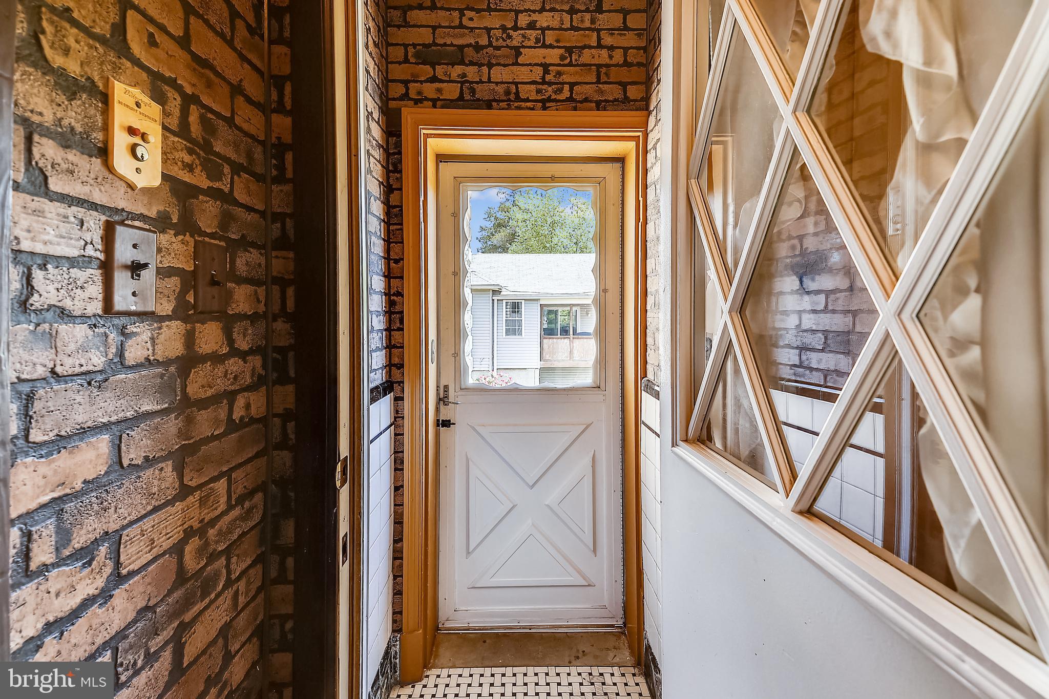1321 Maple Avenue Baltimore, MD 21227 - Photo 23 of 30 a view of an entryway