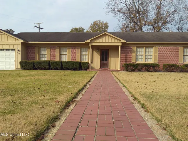 $215,000 | 611 Magnolia Drive, Indianola, MS 38751