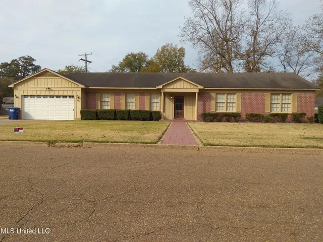 $215,000 | 611 Magnolia Drive, Indianola, MS 38751