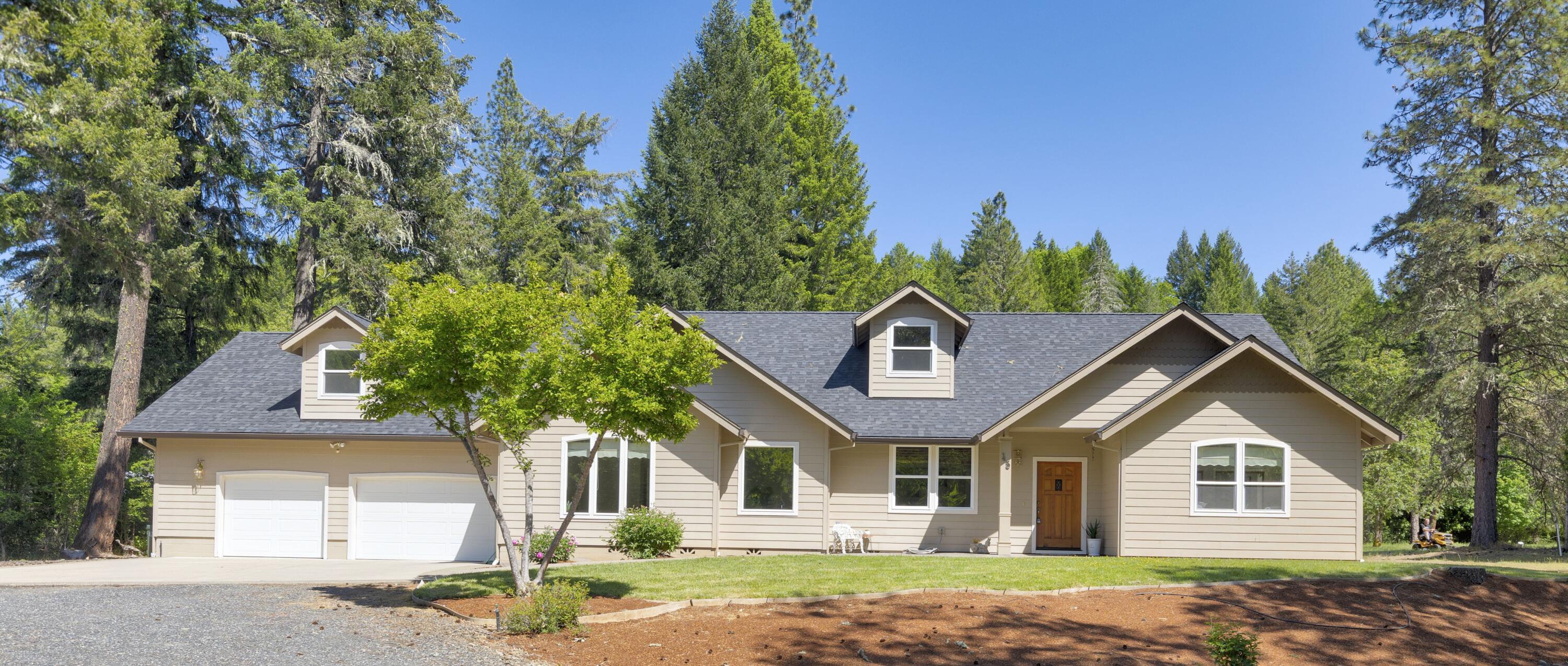 Stunning Home just minutes from town.