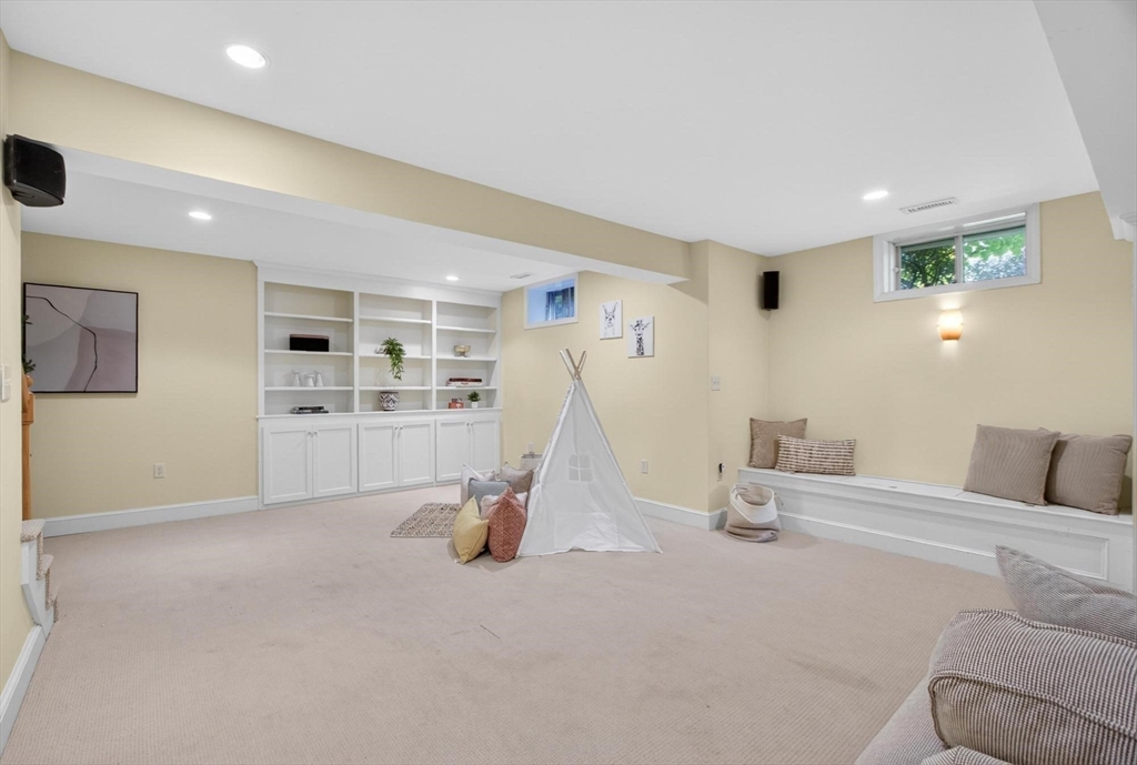 36 Roosevelt Road, Unit 36 Lexington, MA 02421 - Photo 17 of 23